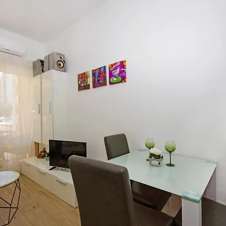Apartment House Split