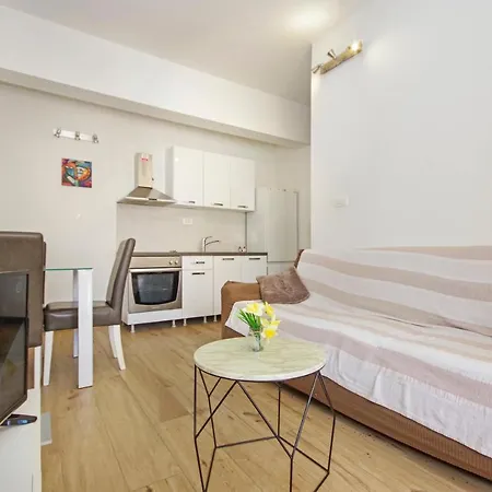 Apartment Apartment House Split *