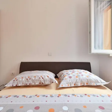 Apartment House Split