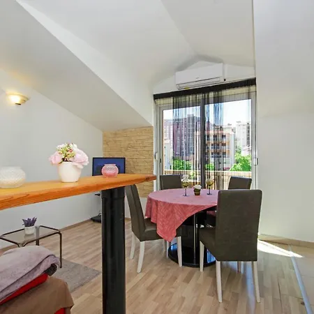 Apartment House Split * Split