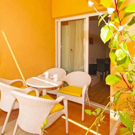 Apartment House Split Apartment *